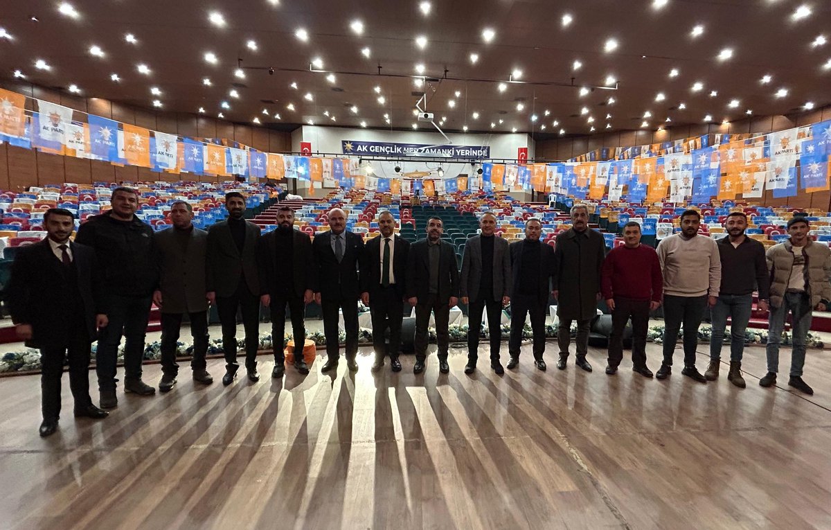 📍 Ahmet Arslan Kültür ve Kongre Merkezi

AK Parti Kars 8. Olağan İl Kongremizin yapılacağı salonda İl Başkanımız <a href="/SancarMuammer/">Muammer SANCAR</a> ve Koordinatörümüz <a href="/24Burhancakir/">Burhan ÇAKIR</a> ile birlikte hazırlıkları inceledik.

23 Yılını Aziz Milletimize, Aziz Vatanımıza hizmete adayan <a href="/Akparti/">AK Parti</a>'mizin yolu