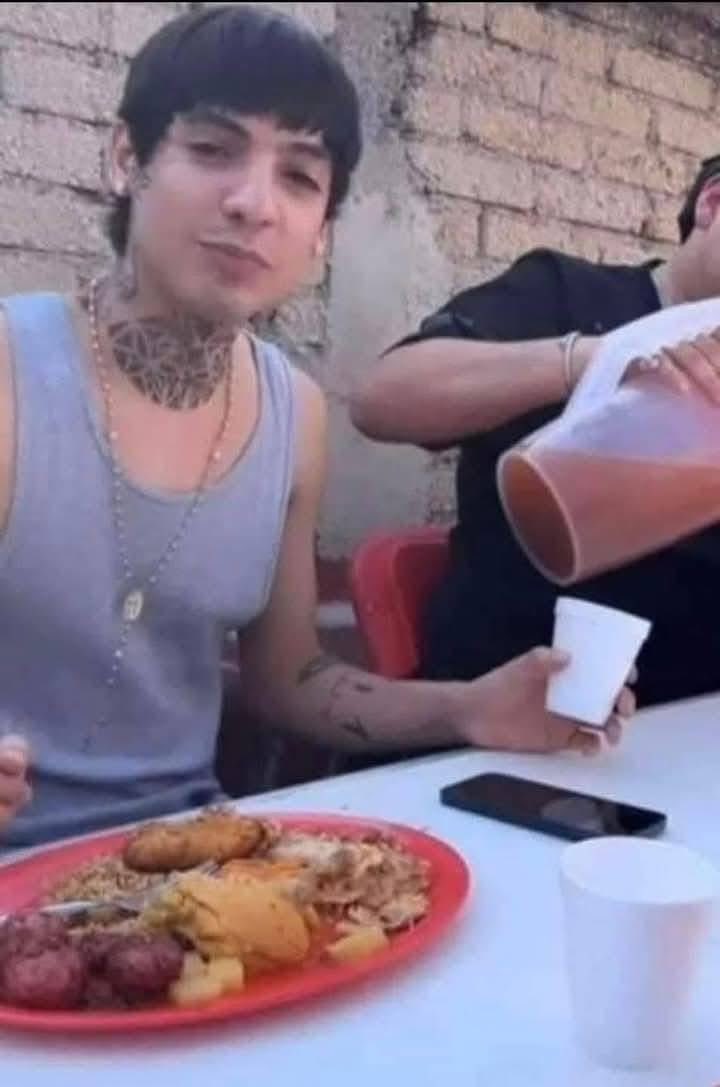 En la cena navideña //  Yo en el recalentado