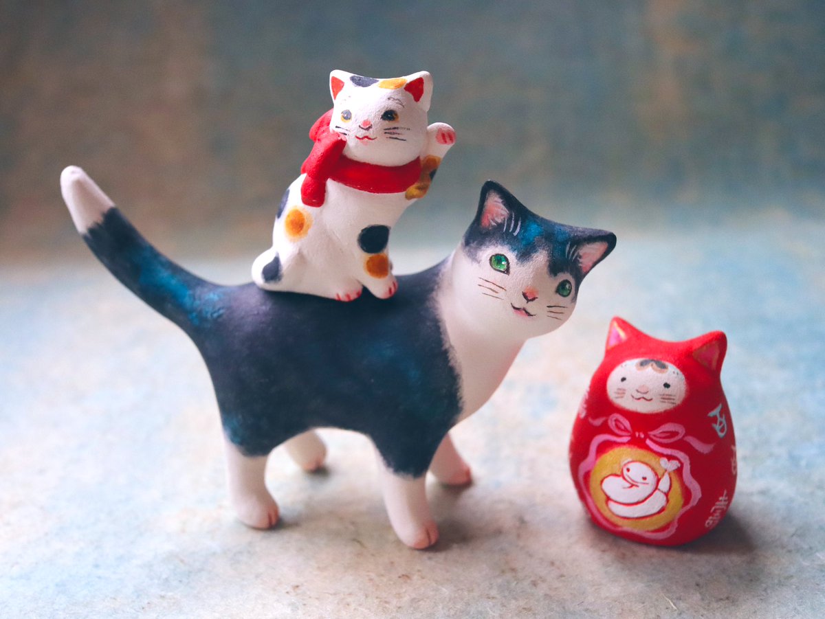 お使いネコさん 招き猫』🐈 5匹のお使いネコさんが運ぶ招き猫は、 日本