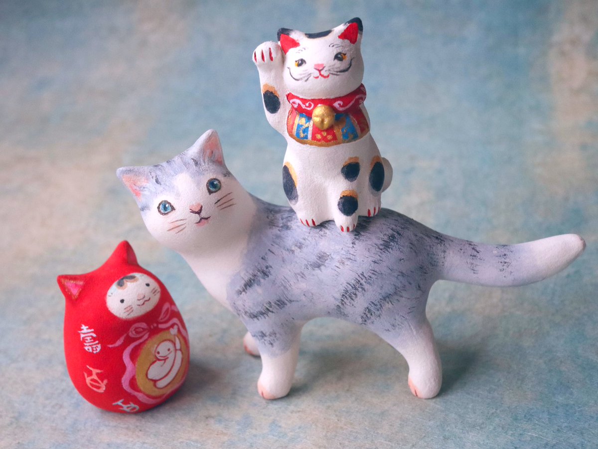 お使いネコさん 招き猫』🐈 5匹のお使いネコさんが運ぶ招き猫は、 日本
