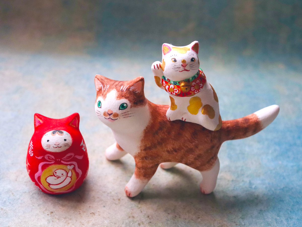 お使いネコさん 招き猫』🐈 5匹のお使いネコさんが運ぶ招き猫は、 日本