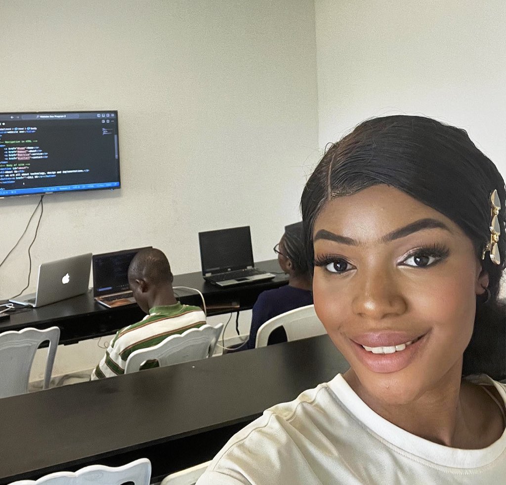 codewithlua's tweet image. Itโs the End of 2024!
Iโve not made that million dollars yet
But all I can say is โThank u Godโ
๐
I started my own company @GoteTech
I become a profitable forex trader
I started my Firm #LavyFXExchange
I enrolled & graduated 115 students
๐โโ๏ธwrote another Book
#goals