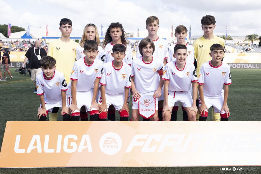 CanteraSFC's tweet image. FINAL | Derrota en el estreno nervionense en #LALIGAFCFUTURES en Maspalomas:

@FCBmasia 1-0 #SevillaFCInfB 

#CanteraSevillaFC