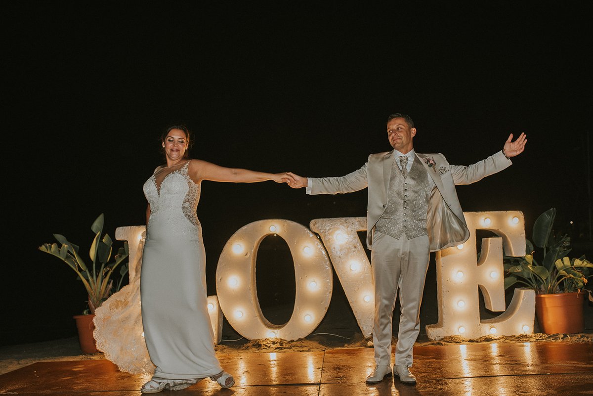 areasunset_'s tweet photo. Cada mirada, cada risa, cada paso… juntos, para siempre. ✨

#AreaSunset #RestauranteAreaSunset #wedding #bodas #bodasenlaplaya #beachwedding #LaManga #lamangadelmarmenor #regiondemurcia #bodasencartagena https://t.co/xdySINpyDL