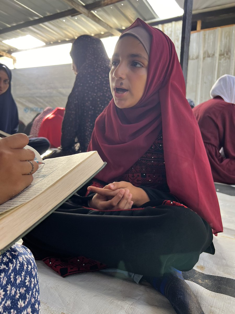 solimanalj48's tweet photo. @Nadiarew @J__S48 @Quriash911 عند امي؟ احترمي نفسك. انتي مو مسلمه  تتشمتين بي فلسطين و فرحنا يهود يقتلون مسلمين. تاني شيء مو كذب معبد ابراهيم موجود عندكم اماراتيه و ما تعرفين بلدك 😂. و تكذبين قال نسب الله. و معبد هندوسي الي في اصنام؟ الله اذا احب المؤمن ابتلاه. هاد لبتلاه عند ربنا عشان يختبر ناس الي زيك https://t.co/OMGrdwk1mL