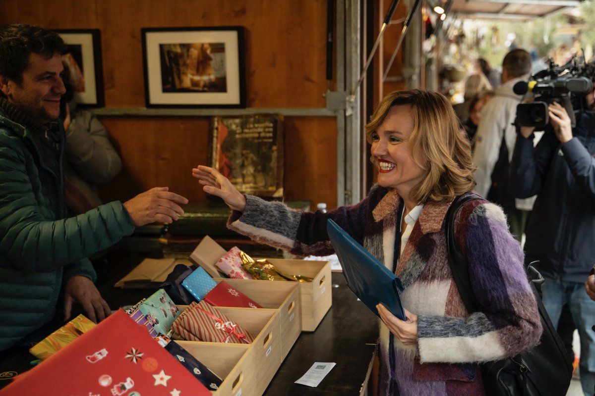 Pilar_Alegria's tweet image. Un año más en la Plaza del Pilar: #librosqueimportan de @Atrapavientos 

👉🏼Escoge un libro importante para ti, escribe una dedicatoria e intercámbialo en este gran amigo invisible.

Me llevo uno de Miguel Mena y he regalado de @anaisbernal y Lady Desidia “Las mujeres de Federico”