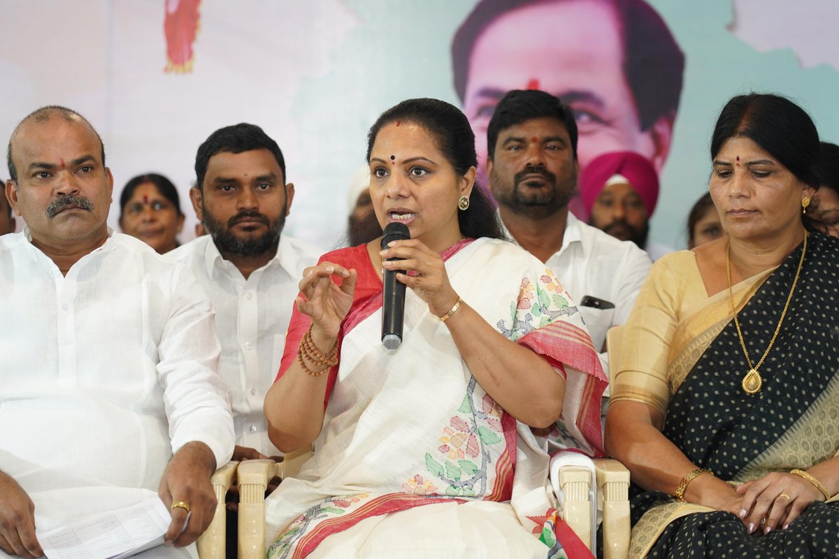 iqbalbroadcast's tweet photo. #BRS MLC K Kavitha Rao Warns #Congress Govt!
Demanding 42% BC reservations in local polls as per #KamareddyDeclaration, @RaoKavitha announces a massive Maha Dharna on Jan 3 at Indira Park. “No elections without fulfilling BC rights!” she declared.
#BCReservations #Telangana https://t.co/AiGWwbL9ue