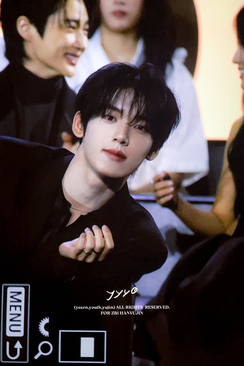 비 tweet media