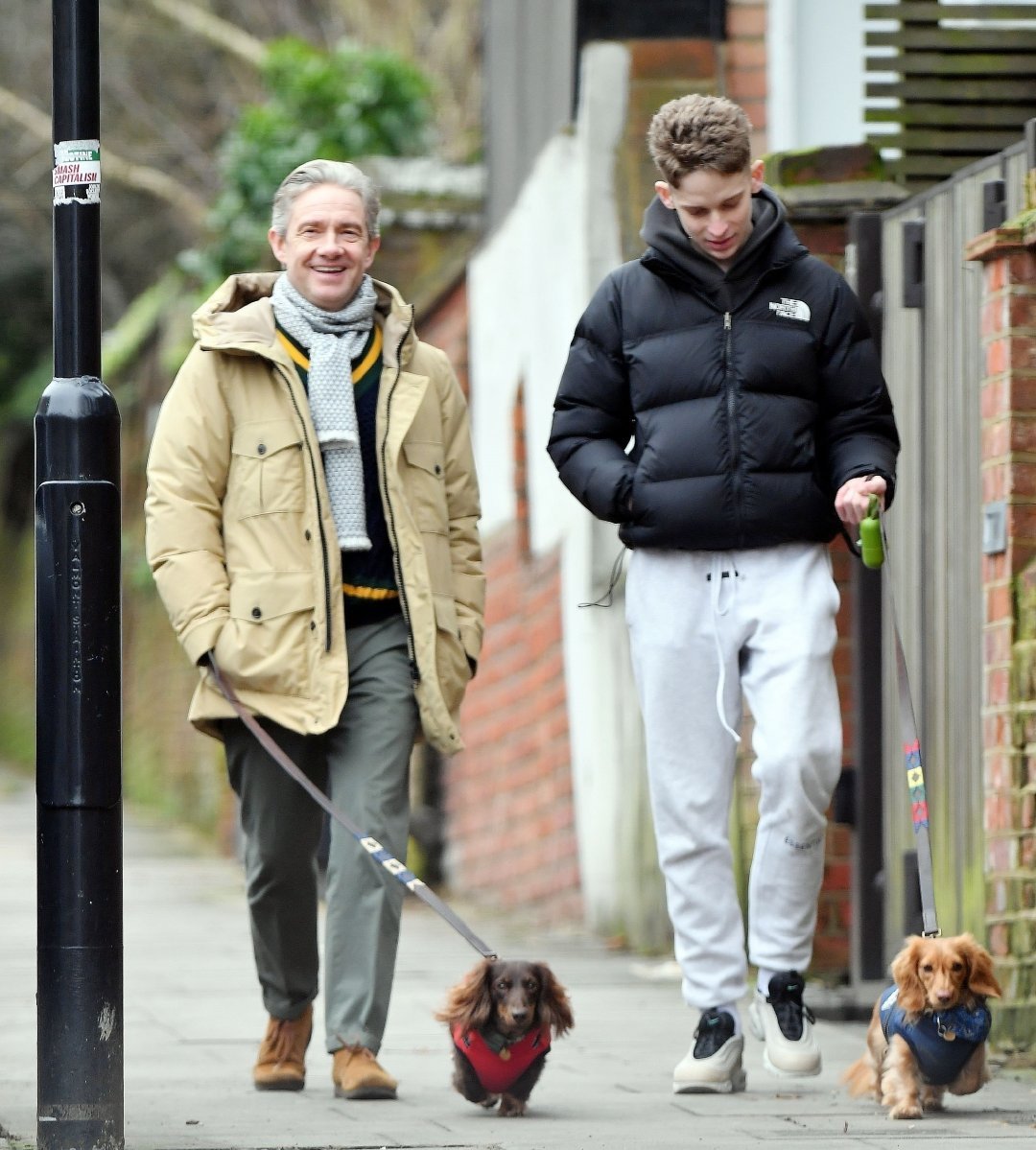 RichartinFan's tweet photo. Aww new photos of #MartinFreeman👱🏻‍♂️✨🇬🇧💖🥰 walking the dogs 🐕 🐶💖 with Joe in London on Boxing day  📦☺️
So cute! 😍
(26/December/2024) https://t.co/IJZuW1nZDj