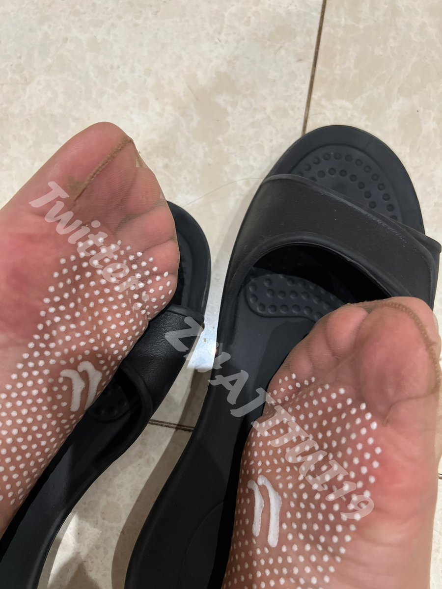 #原味 #恋足 #丝袜 #脚底
 妈亲呐 通勤下班后扑面而来的酸臭味！！！