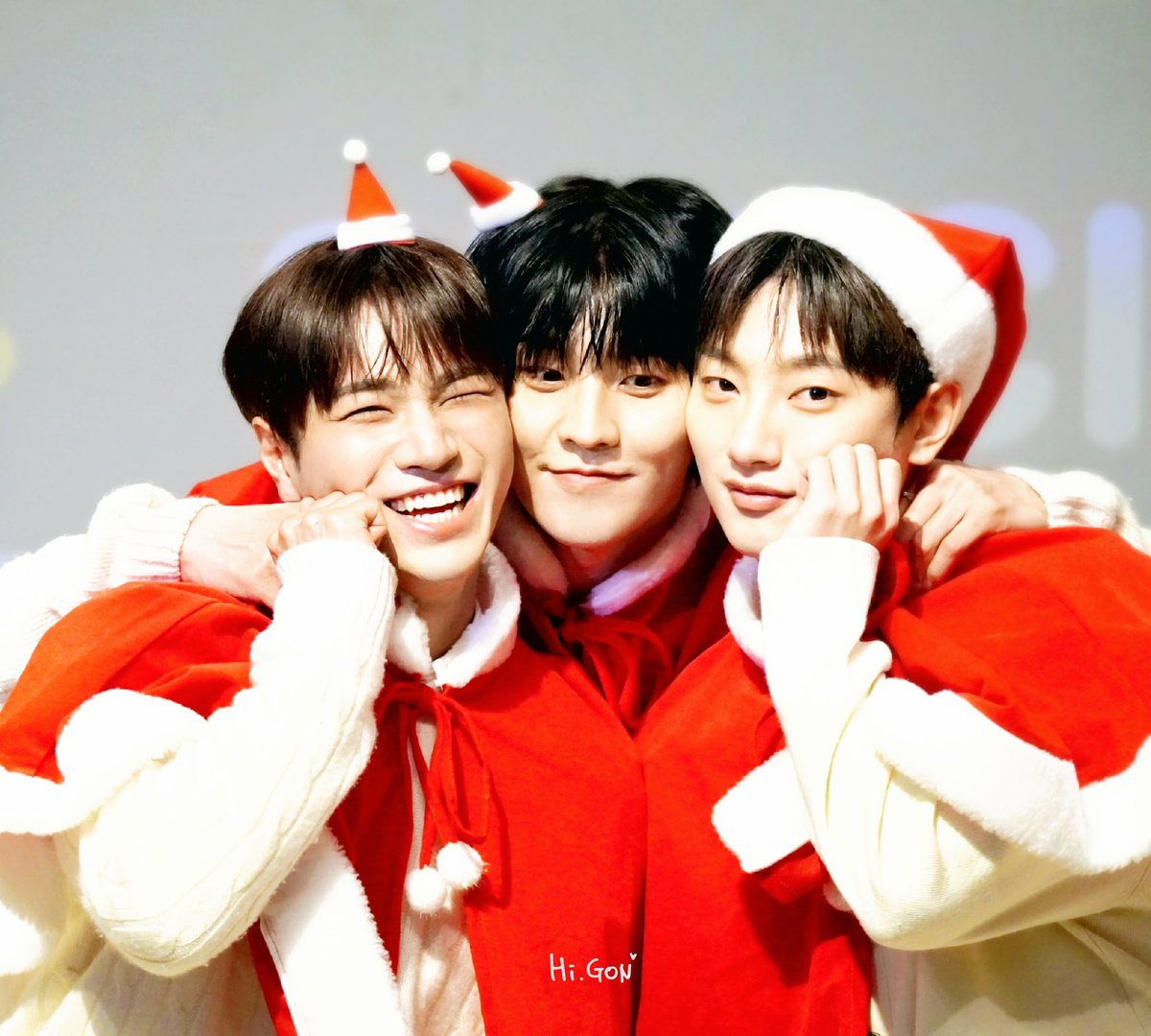 단란한 배둥이👨‍👩‍👦
241222 밋앤그릿 
#VANNER #배너 #곤 #GON #태환 #영광