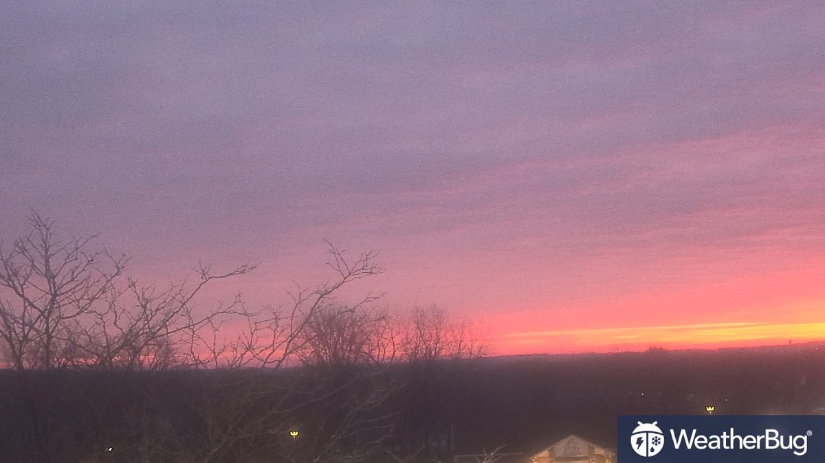 WeatherBug's tweet image. Start your morning here with some beautiful sunrises from the Midwest! 🌅 These stunning views remind us of the peaceful start to a new day. Which one is your favorite? #MidwestMagic #SunriseVibes #WeatherBug