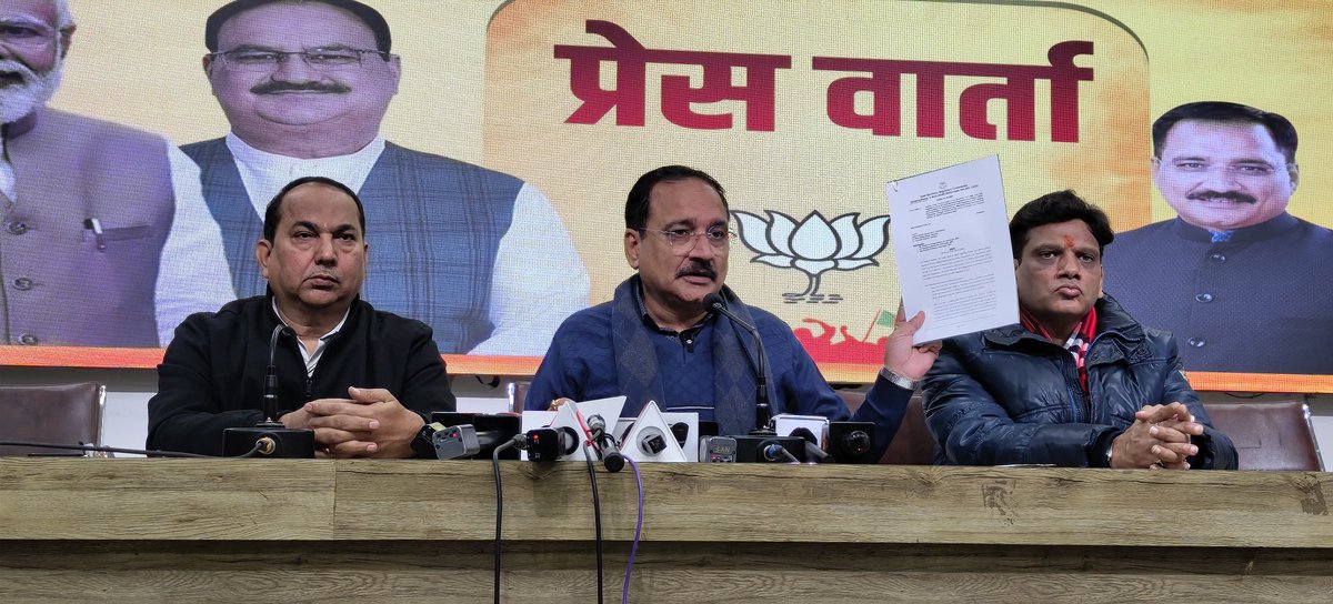 Virend_Sachdeva's tweet photo. मैं भारतीय जनता पार्टी के सभी कार्यकर्ताओं और माननीय उपराज्यपाल जी का विशेष रूप से धन्यवाद देना चाहता हूँ कि उन्होंने दिल्ली की जनता का दर्द समझा और जनहित की माँग को स्वीकार करते हुए यह महत्वपूर्ण कदम उठाया।

बिजली कंपनियों के साथ मिलकर PPAC के नाम पर जो लूट अरविंद केजरीवाल और आतिशी मार्लेना की सरकार कर रही थी, उसमें दिल्ली की जनता को 50% की राहत मिली है।

यह भाजपा कार्यकर्ताओं के संघर्ष की जीत है और निःसंदेह इससे दिल्ली की जनता को बहुत लाभ होगा।
@LtGovDelhi