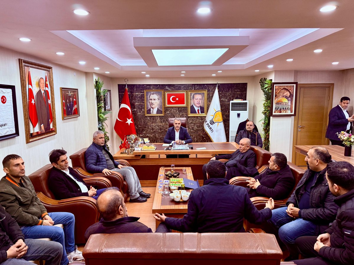 SansiHuseyin's tweet photo. 📍 AK PARTİ İL BİNASI

Muhtarlar Derneği Başkanı,  Hububatçılar Derneği Başkanı ve yönetimleri ile verimli bir görüşme gerçekleştirdik.

Şehrimizin sorunlarını istişare ederek, çözüm odaklı bir yaklaşım ve iş birliği anlayışıyla hareket etmeye devam ediyoruz.

Her kesimin fikrine ve katkısına değer veriyor, Batman’ımızı daha ileriye taşımak için çalışıyoruz.

Ziyeretleri için kendilerine teşekkür ediyorum.