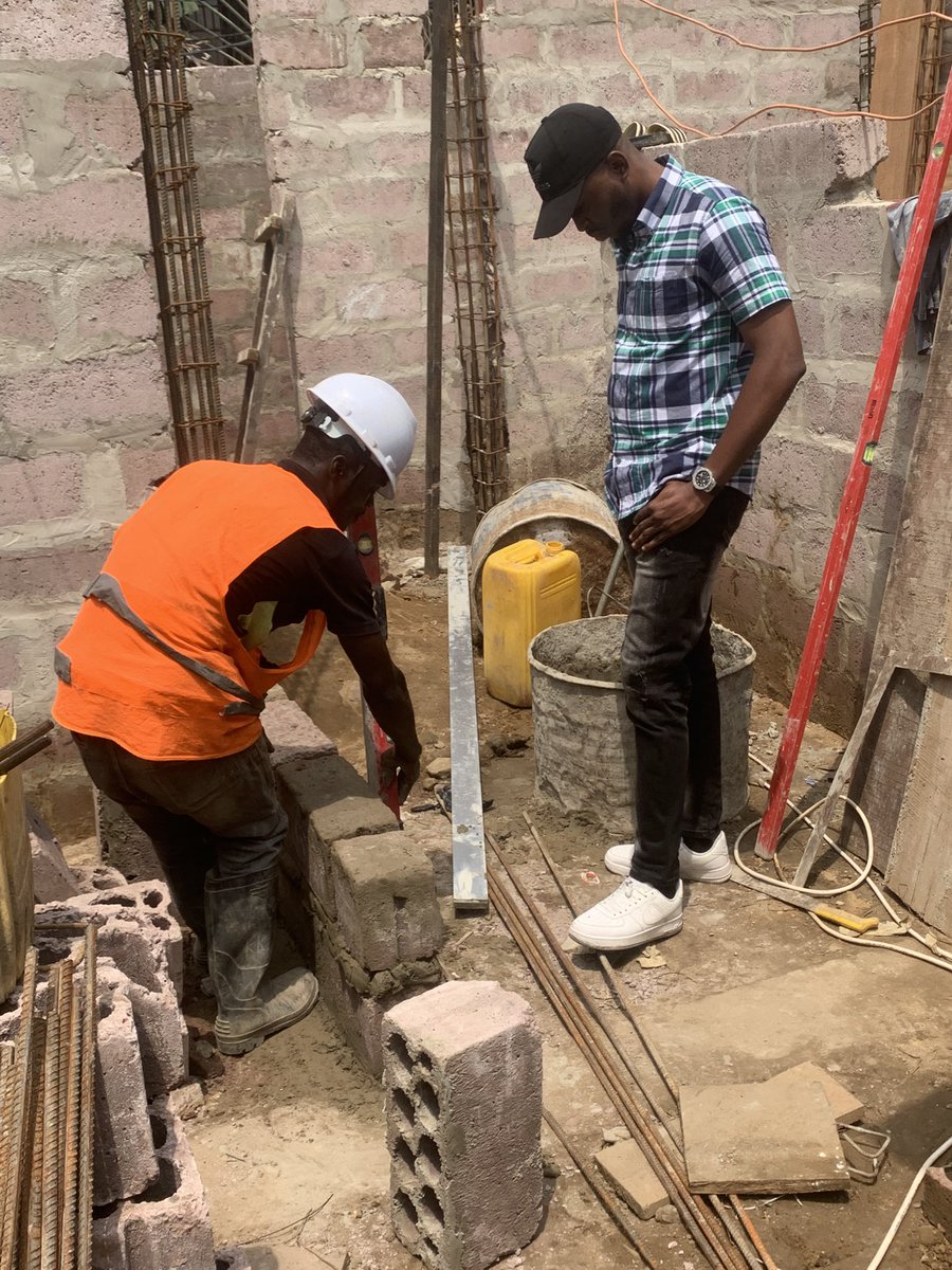 EricMukendi13's tweet photo. un architecte qui continue à superviser un chantier malgré une condition de santé défavorable démontre un engagement et une dévotion exceptionnels à son travail. #architecture ;#BTPosse ;#constructionmaterials ;Génie civile.
Tel : +243 8167 620 55 https://t.co/PDU6e9vg1f