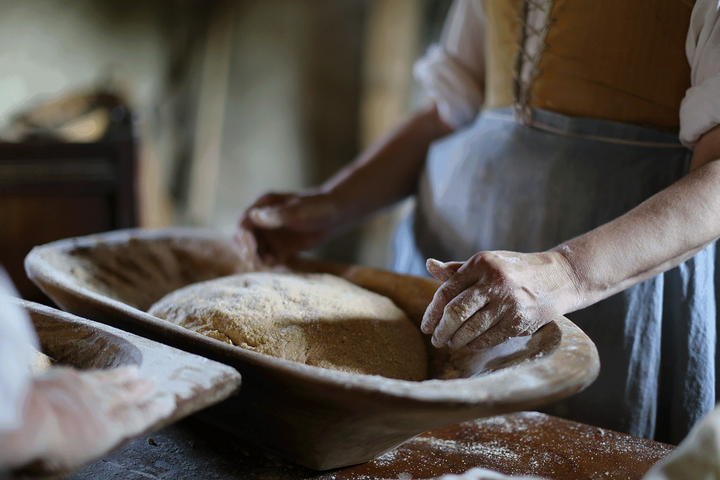 plimothpatuxet's tweet photo. From daily movie showings at our Cinema, to historic cooking classes and more, explore all the ways that you can engage with Plimoth Patuxet during the winter months at https://t.co/Qdw8cWcALo. 

#PlimothPatuxet #Museums #PublicPrograms #PlymouthMA #Massachusetts https://t.co/aPnJjuDyDD