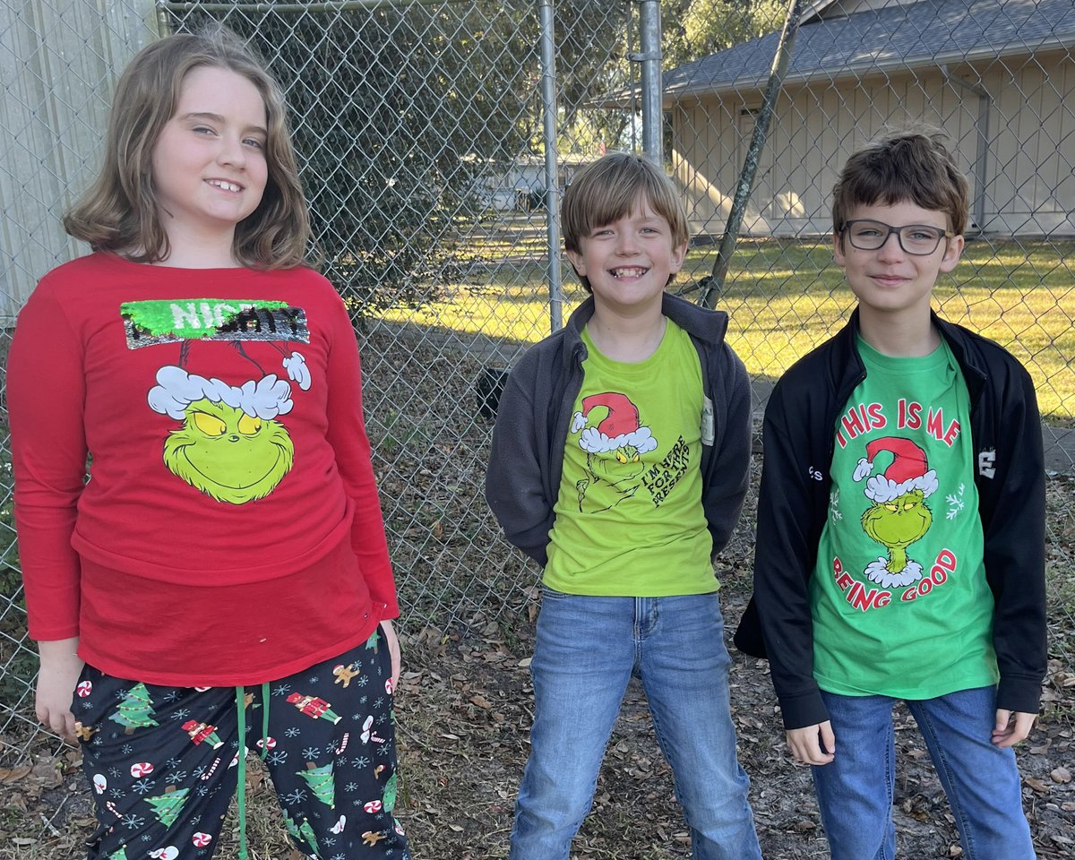 EVAWarriors's tweet photo. Throwback to 3rd Gradeβs Christmas Spirit Week! From decorating doors with creativity, to cozy Pajama Day, and topping it off with Hat Day β these students sure did a fantastic job spreading holiday spirit! π
π
#EaglesViewAcademy #ChristmasSpiritWeek #3rdGradeFun #HolidayCheer https://t.co/8TgrYSYbV4