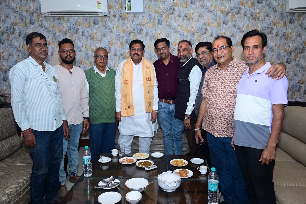TKesharwan5235's tweet photo. *आज बलौदाबाजार में प्रदेश के सम्माननीय खाद्य मंत्री श्री दयालदास बघेल जी के आगमन पर राईस मिलरों ने स्वागत व अभिनंदन किया गया।*
💐🌹💐🌹💐 https://t.co/c9nIXvrOUK