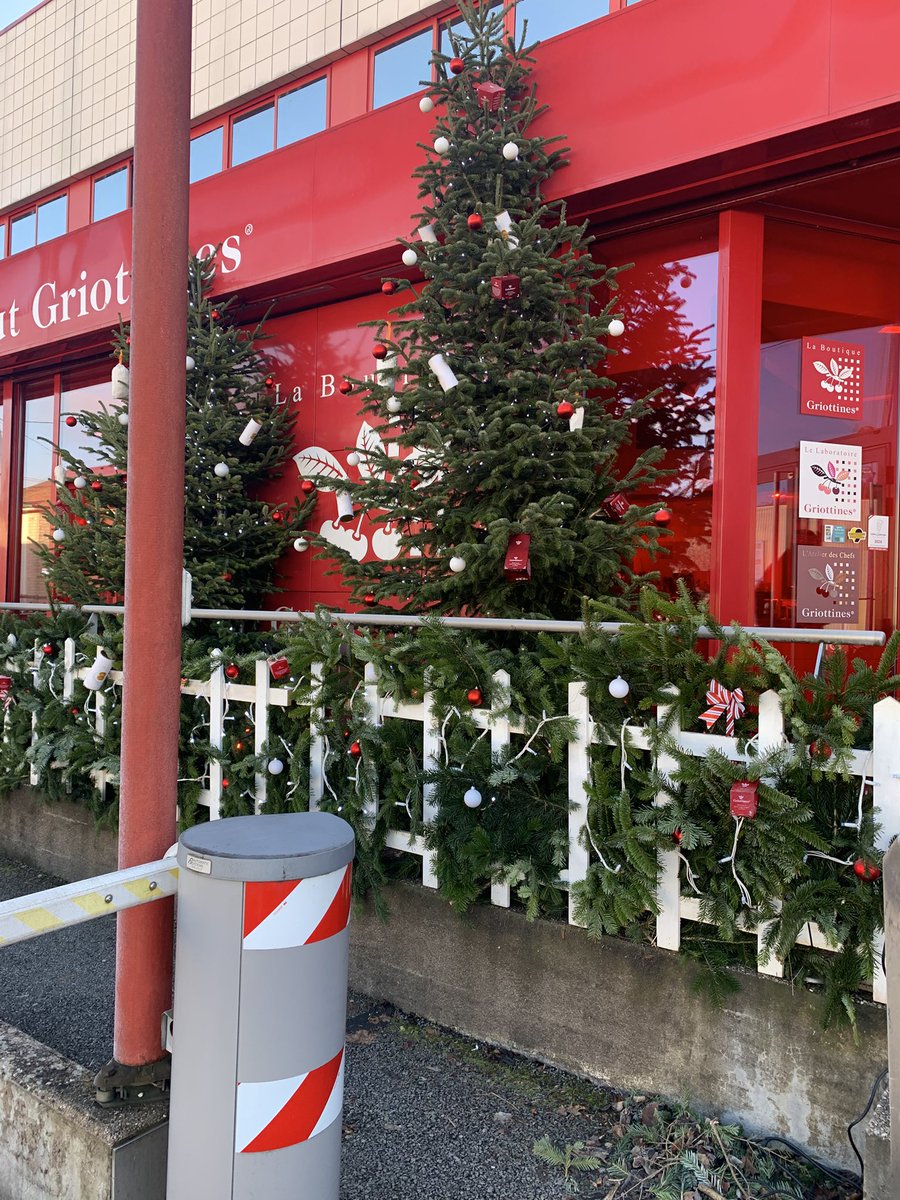 billbezac tweet media