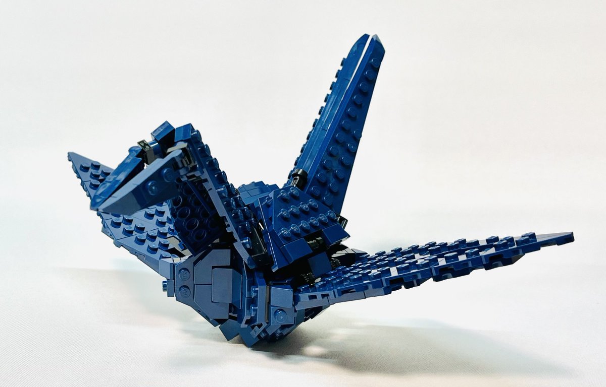 brick_crafts's tweet image. 折り鶴をもう一羽組んでみました
組み方をシンプルにしたお陰で少しだけ変形できるようになりました

#lego
#Origami