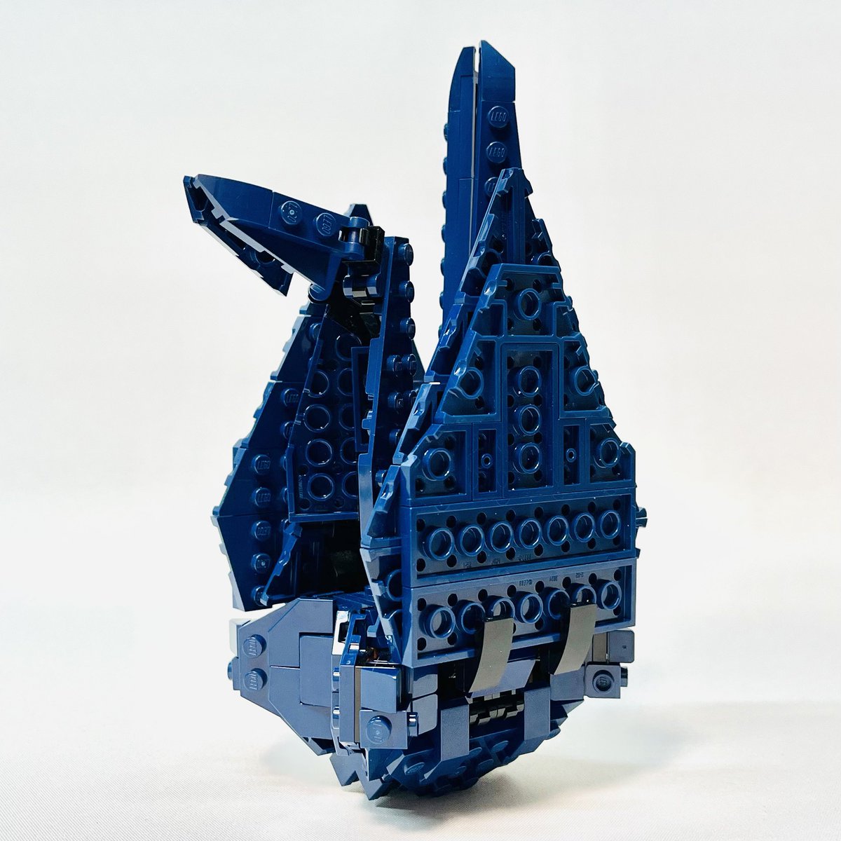 brick_crafts's tweet image. 折り鶴をもう一羽組んでみました
組み方をシンプルにしたお陰で少しだけ変形できるようになりました

#lego
#Origami