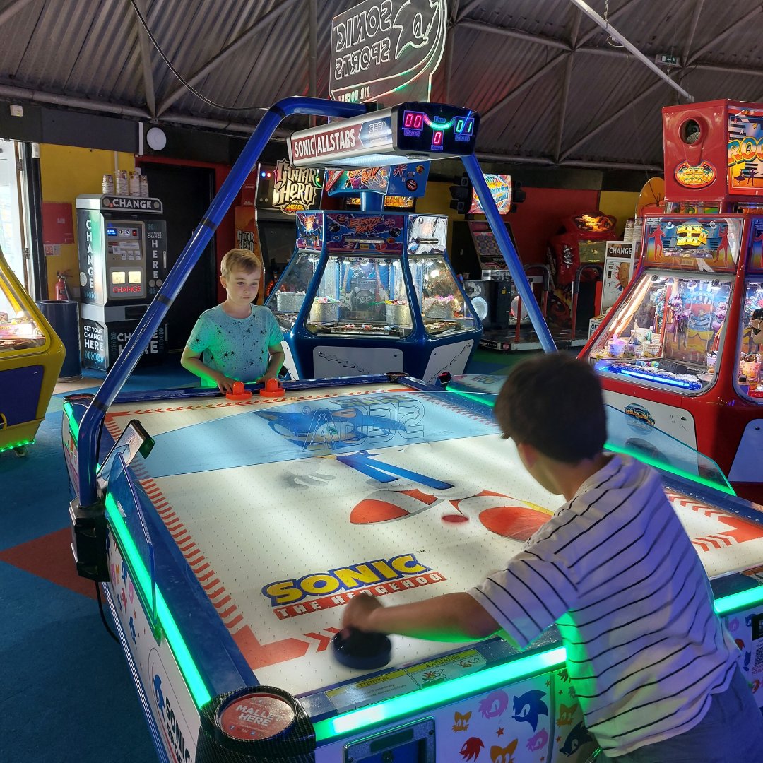 Brighton Palace Pier tweet media