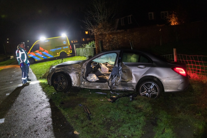 Automobilist crasht in Overloon