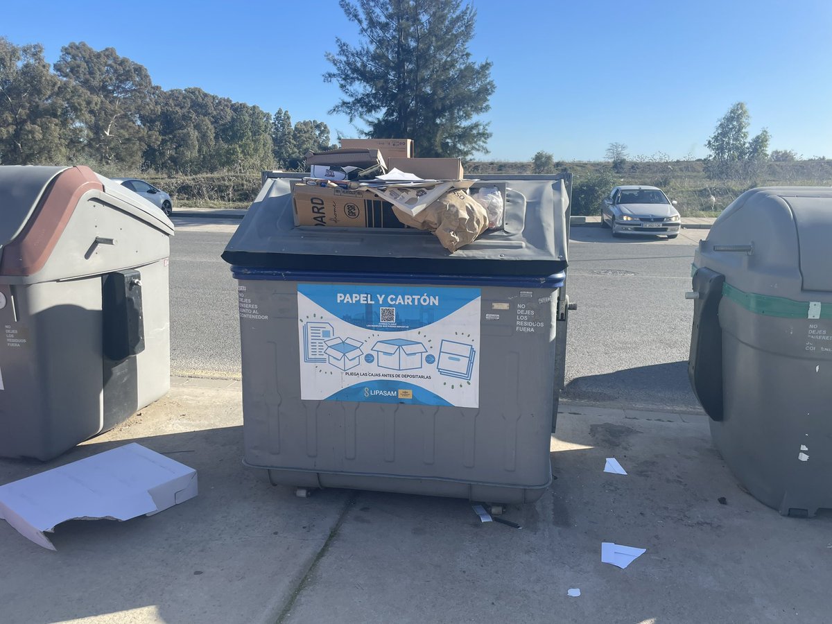 Una vez más cuando os plazca, os pasáis por la zona e intentáis trabajar. Este es el resultado al quitarnos un contenedor de orgánico. Gracias!! <a href="/Sevillasucia/">Distrito Este Limpio</a> <a href="/LipasamSevilla/">Lipasam</a> <a href="/OtraSevillaEste/">Asociación La Otra Sevilla Este</a>