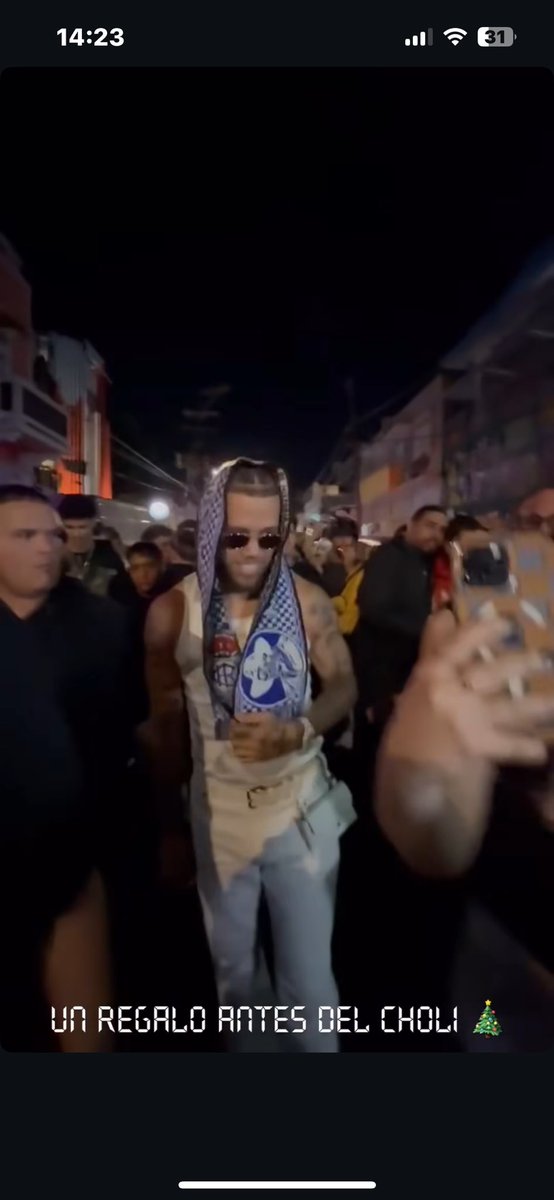 Don <a href="/jhaycortez/">JHAYCO</a> cantando en Puerto Rico con la bufanda del mágico decano <a href="/recreoficial/">RC Recreativo de Huelva</a> ¡Desde hoy estaremos en el barco de Jhayco!