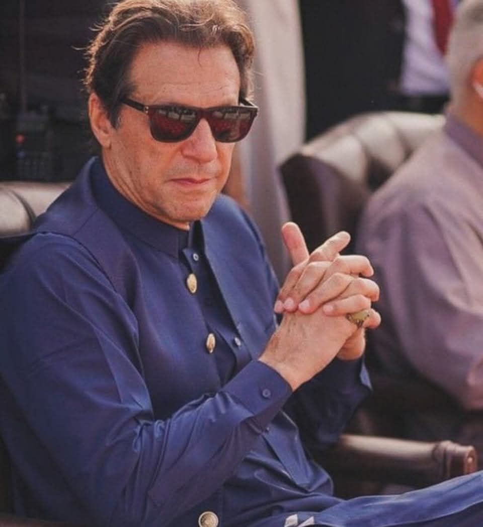 sheikh_dot_com's tweet photo. IK before the             IK after the 
Press conference   Press conference https://t.co/LZxRl2WsTa