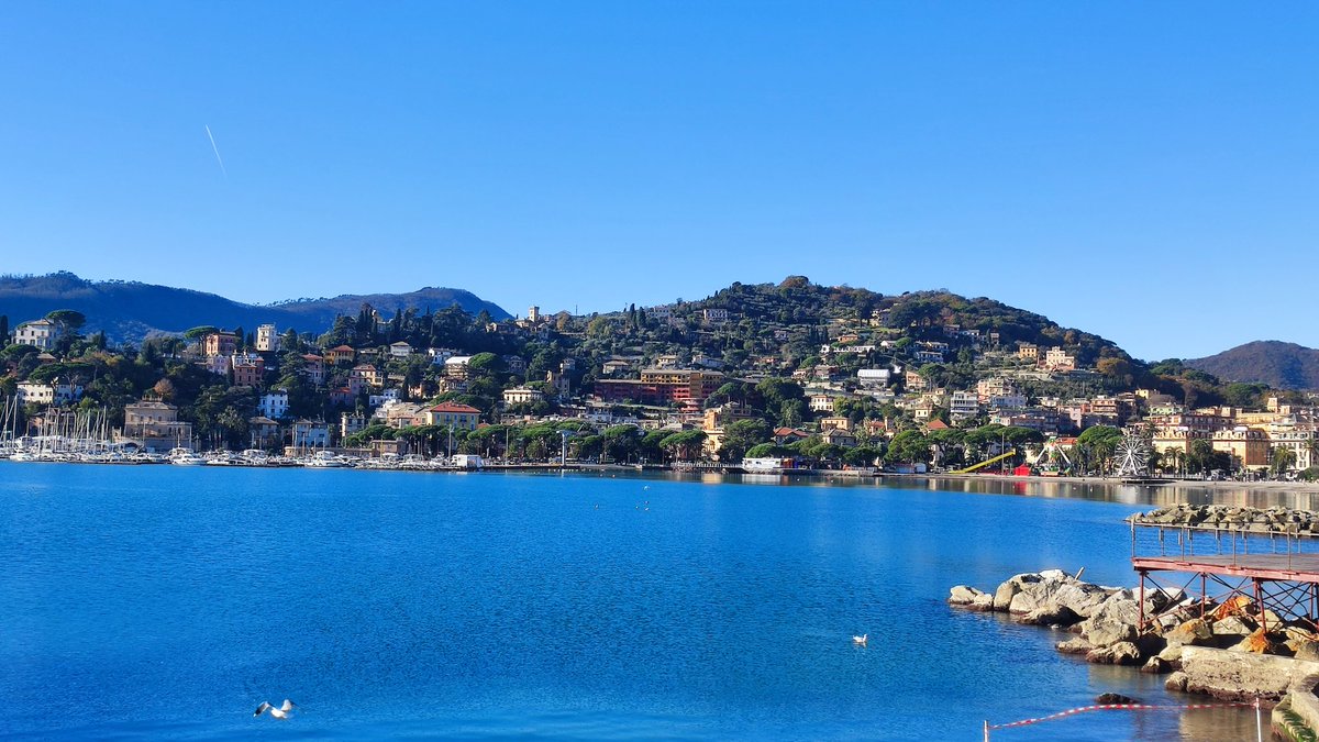 ourdreams66's tweet photo. @TomasBr43751366 @climacritic Ma come fate a prendere un evento specifico locale e considerarlo rappresentativo di un trend globale. In Liguria nello spesso periodo si poteva fare il bagno ma non ha alcun senso scrivere queste cose! https://t.co/jhB1E3MnwQ