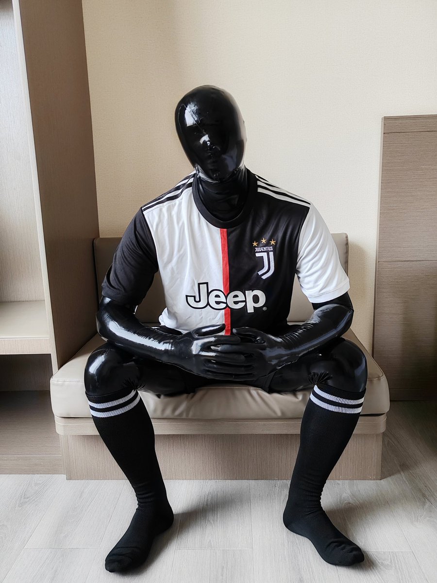 又翻出了七年前的衣服……