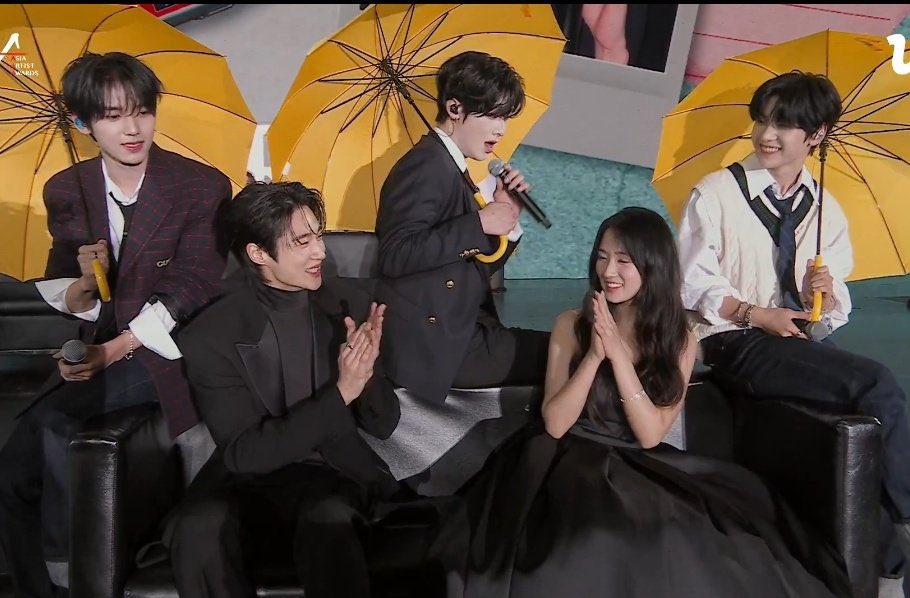 미치겠다ㅠㅠㅠㅠㅠㅠ
솔선 귀여워 죽음