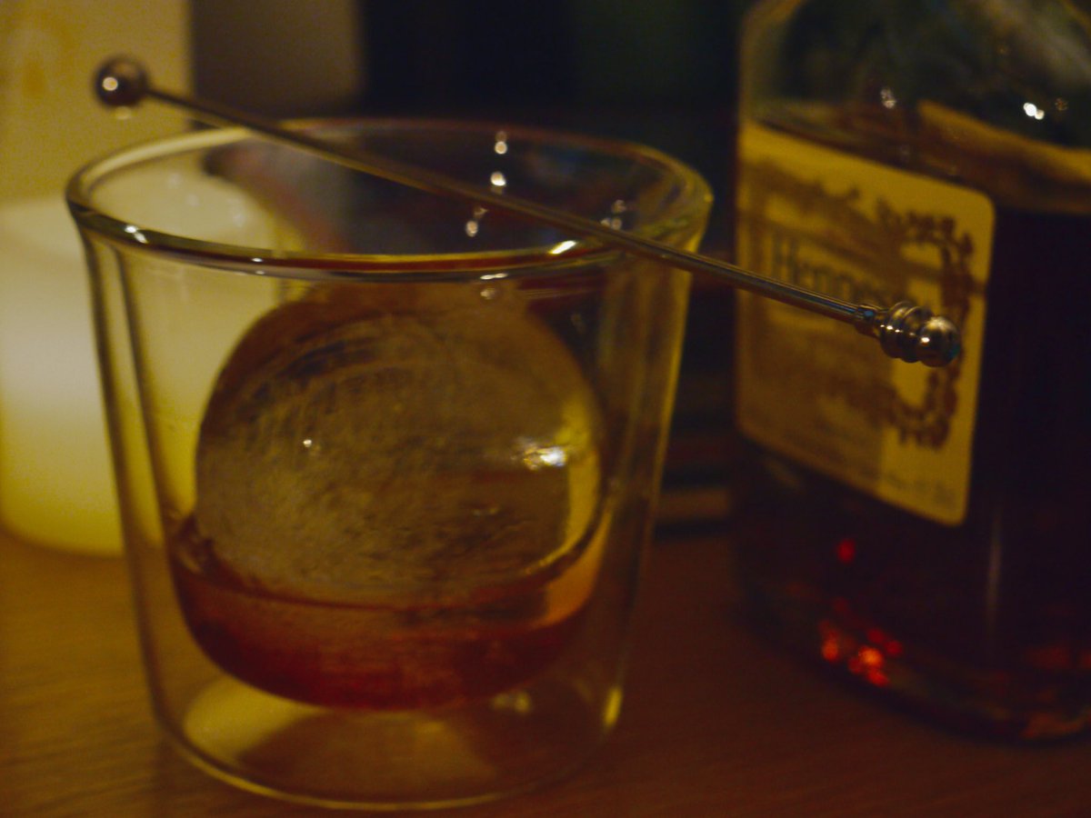 クリスマスにロックグラスと丸氷器もらったそしてブランデー