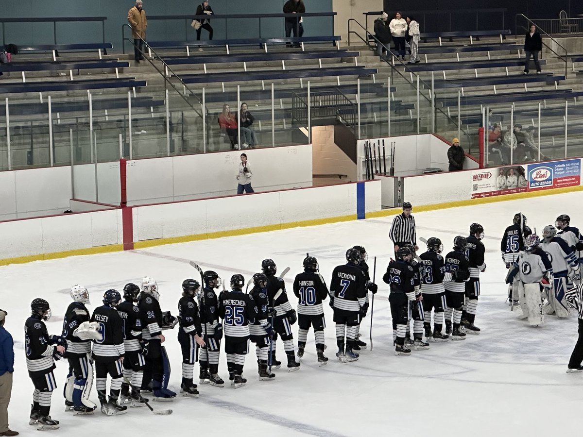 Athletics_DHS's tweet image. Winner!!!
Congrats Seniors!!