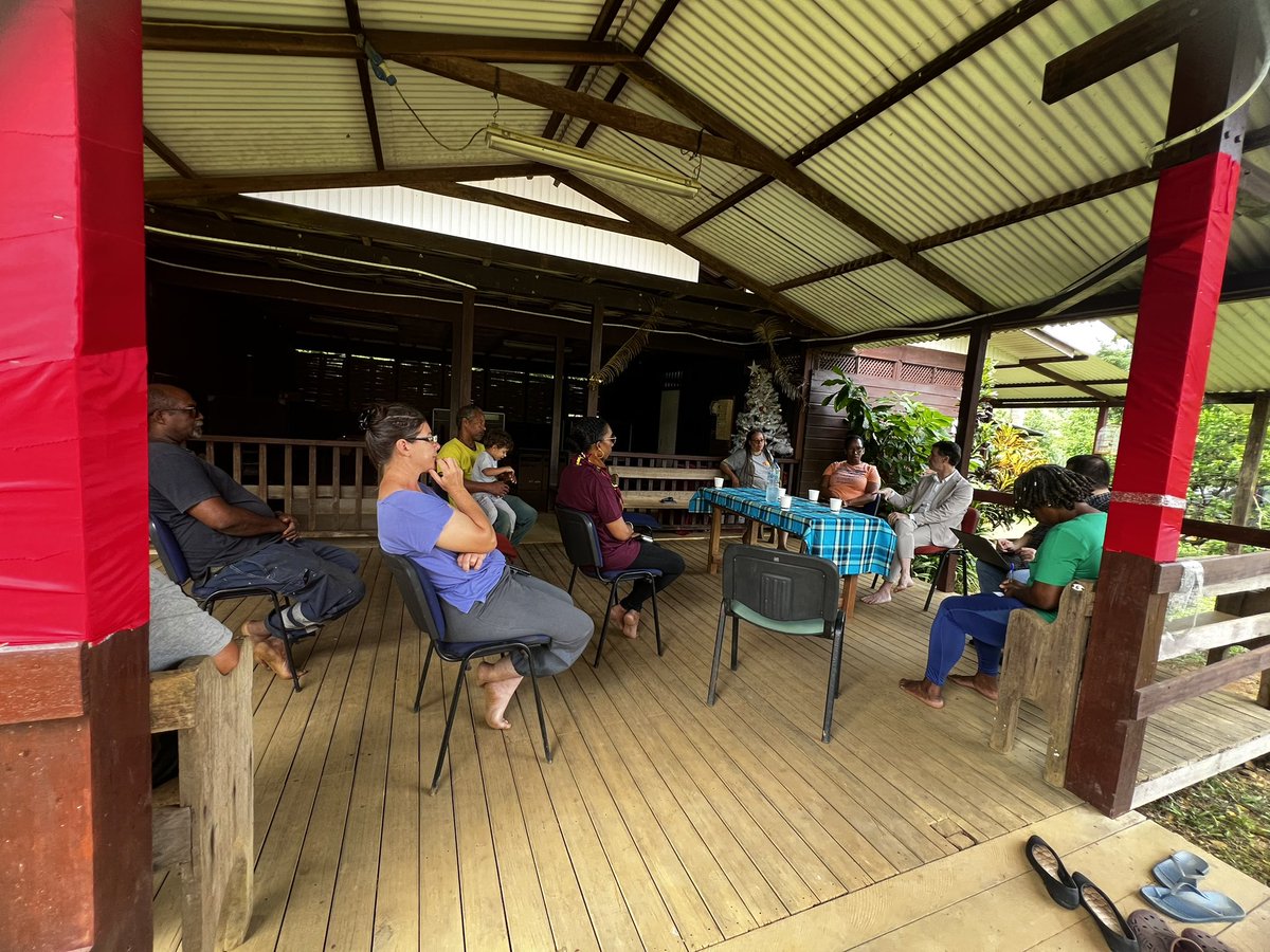 [📍Saül]
Le recteur a poursuivi la visite de l’école de Saül en se rendant d’as la classe multi niveaux qui accueille 20 élèves dans un environnement serein et épanouissant. 

Puis il a rencontré les parents d’élèves qui ont exprimé leurs ressentis sur cette école multi niveaux.
