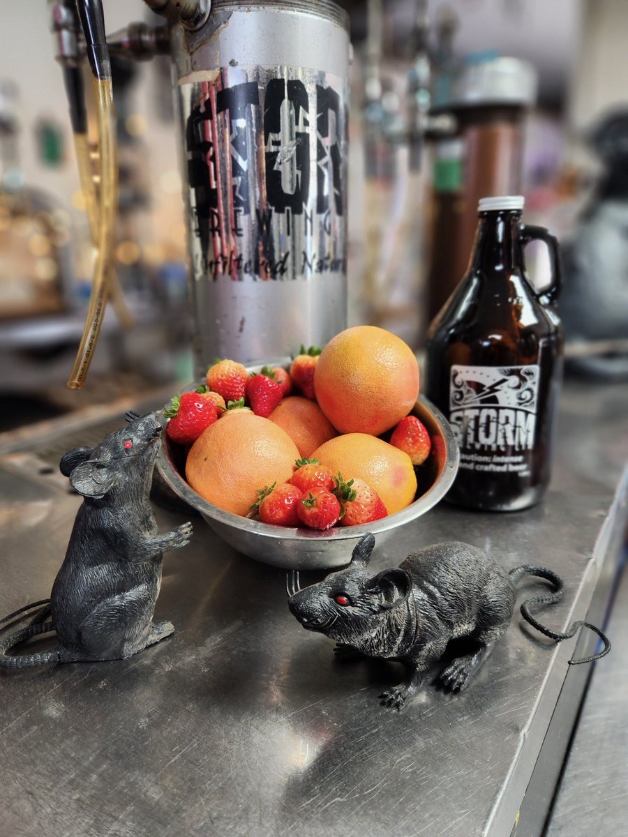 Something extra fresh will be pouring tomorrow for samples and growler fills! Make sure to stop by before 6pm - we’re closing early for our staff party. 🫶