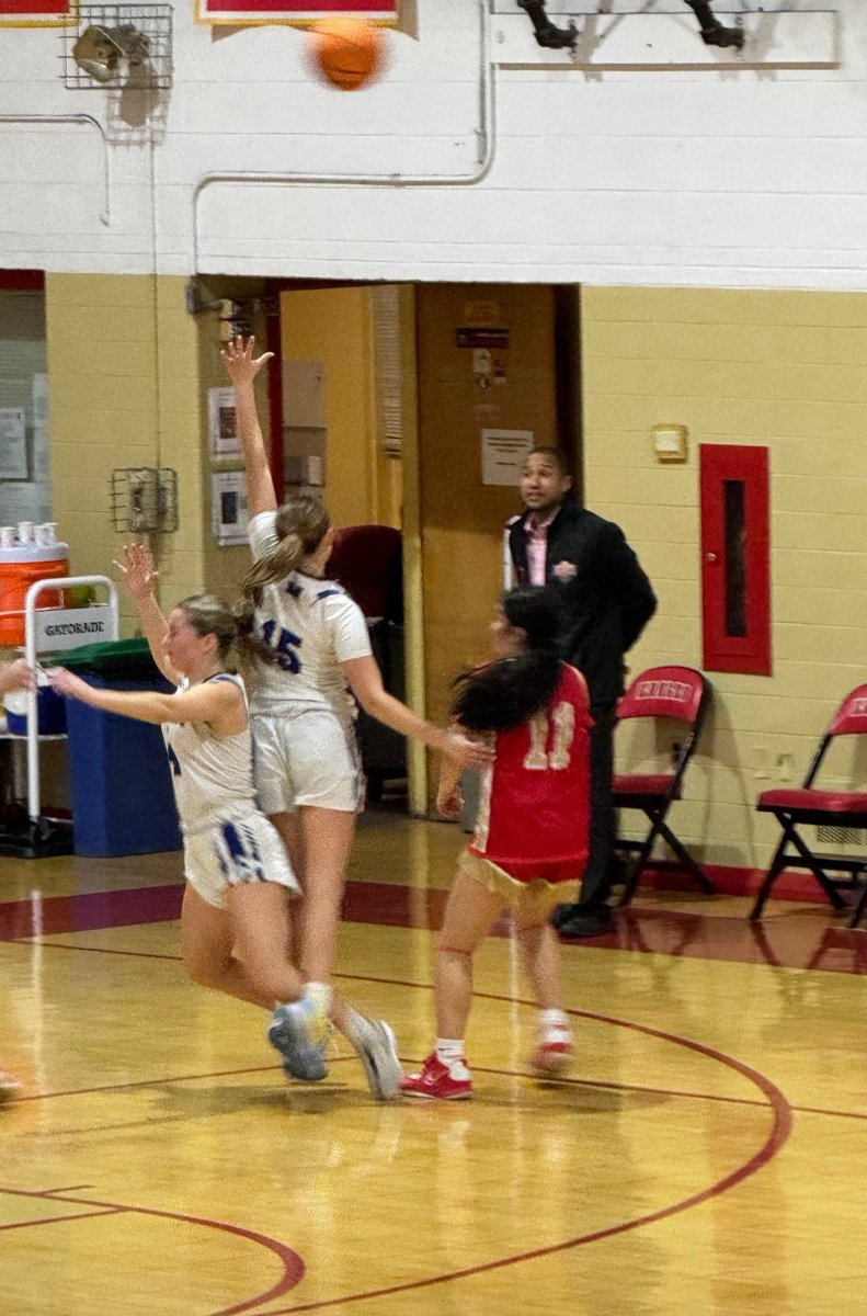 Last night we had another match up of our 2028 girls! <a href="/carmelaarana11/">Carmela Arana</a> With Edison and <a href="/Kmaynard1415/">Kendall Maynard</a>  and Gi with Middlesex! #family <a href="/EliteTeamMiller/">Lance Miller</a> <a href="/CoachOh924/">Coach Oh!</a>