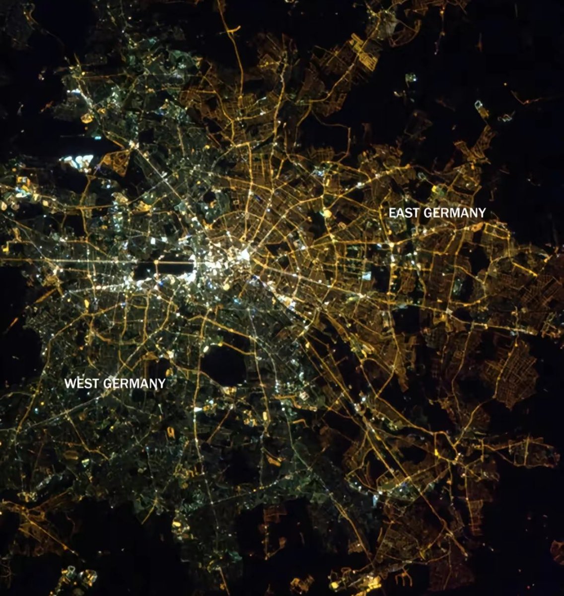 ExplainingAll's tweet image. International borders seen from space 🤯