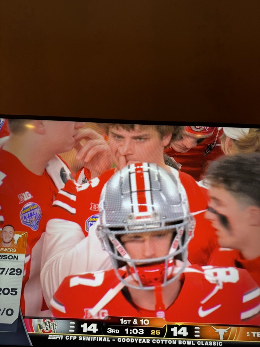 SportsTalk_J's tweet image. He’s so far in that mf that it’s sideways LOL
#TexasvsOSU