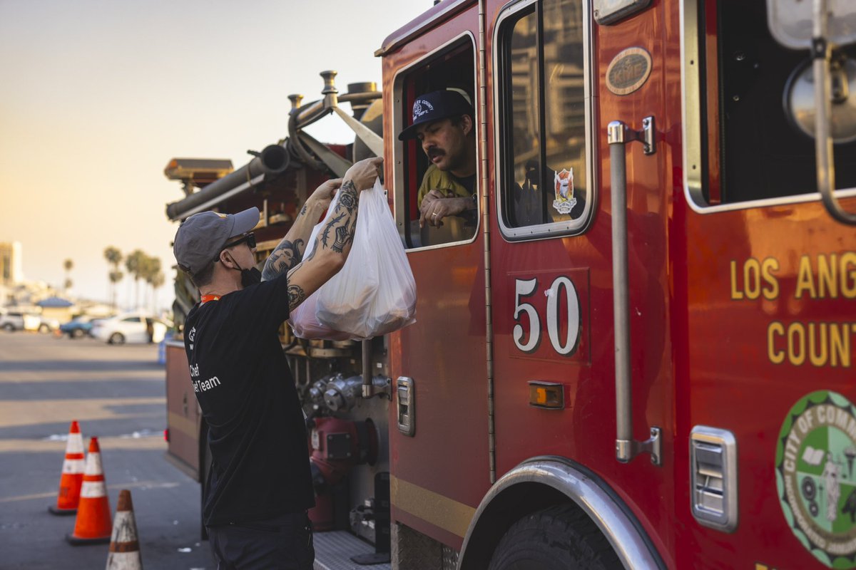 metheridge's tweet photo. Join me in supporting @WCKitchen! Their teams are on the ground in Southern California, supporting the brave first responders and residents affected by the devastating wildfires with fresh, nourishing meals.

Help them keep feeding these communities by visiting https://t.co/QhmA3O4c4T