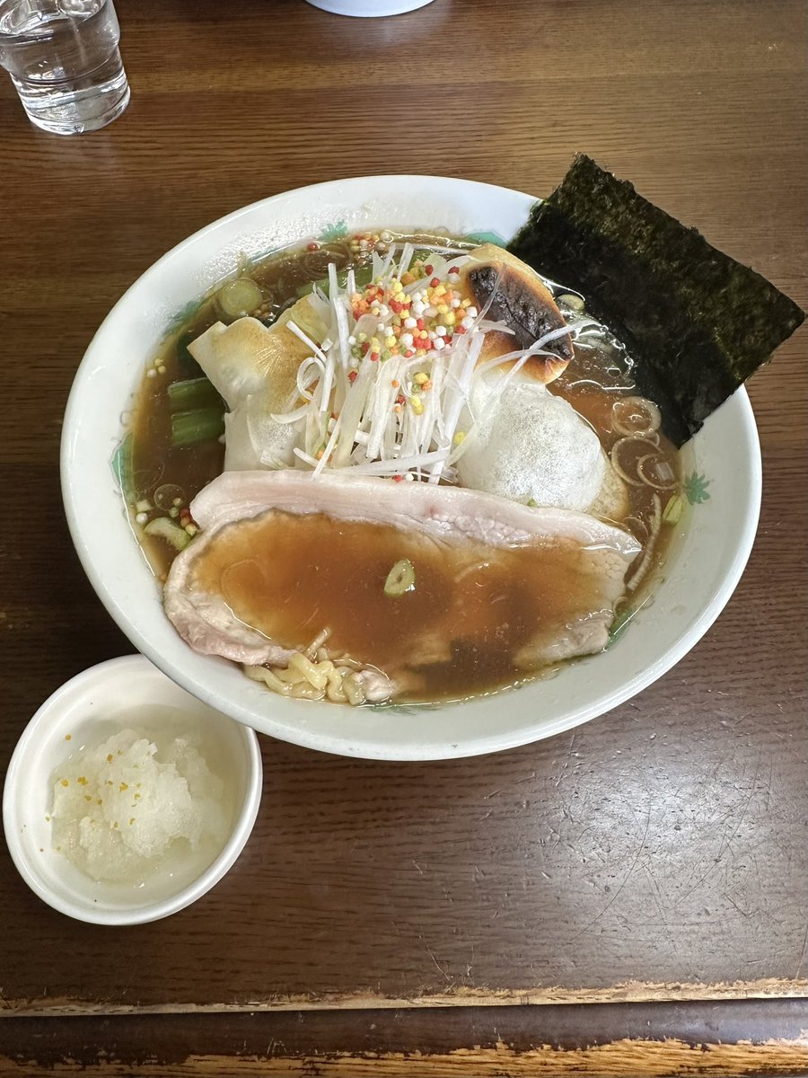 栃木県大田原市
白河中華そば　よし川家

『新春限定』
海老油とモチ豚ロースの
　寿・お雑煮中華そば

美味しく頂きました🍜