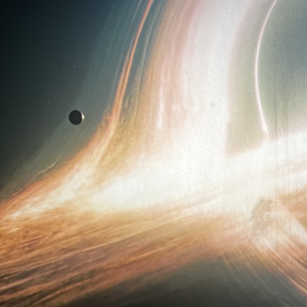 truecavill's tweet image. Filme: Interstellar 
Diretor: Christopher Nolan
Lançamento: 2014
Nota: ⭐️⭐️⭐️⭐️⭐️
📝: Esse filme dispensa qualquer tipo de comentário! É uma obra de arte tanto em questão de história quanto em questão de fotografia, atuação e todas as categorias possíveis! (8ª vez assistindo)
