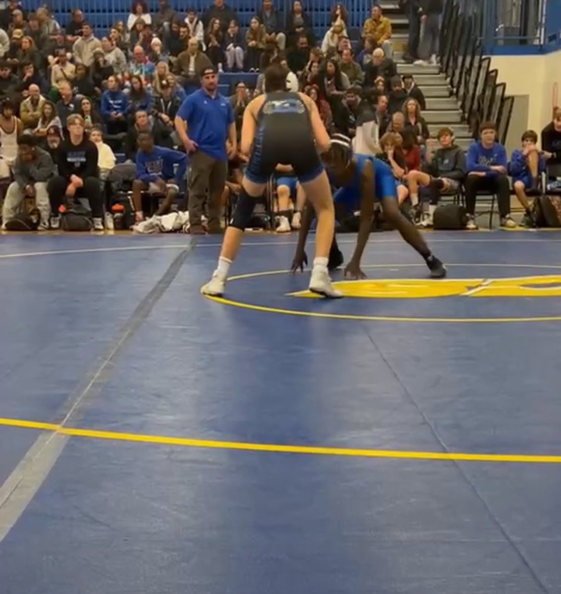 jayloncoleman16's tweet image. LWE pin last minute in third quarter was down and got a reversal pin! 🔥😩 #lincolnwayeast #sandburg #wrestling