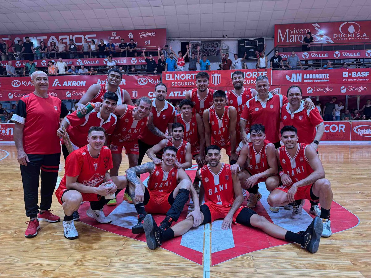 🦅 | 𝐂𝐎𝐍𝐓𝐔𝐍𝐃𝐄𝐍𝐓𝐄 𝐕𝐈𝐂𝐓𝐎𝐑𝐈𝐀 𝐃𝐄 𝐒𝐀𝐍𝐈

🏆 | <a href="/LigaARGbasquet/">La Liga Argentina</a>

✔️ <a href="/club_sanisidro/">San Isidro</a> (1-0) 82-63 (0-1) <a href="/basquet_pfc/">Pico Football Club</a> ✖️

San Isidro arrancó con un sólido triunfo en casa. Álvarez (16), <a href="/Manulambrisca11/">Manu Lambrisca</a> (14) y <a href="/Julieydallin1/">Juli Eydallin</a> (13) los destacados.

📸 <a href="/club_sanisidro/">San Isidro</a>