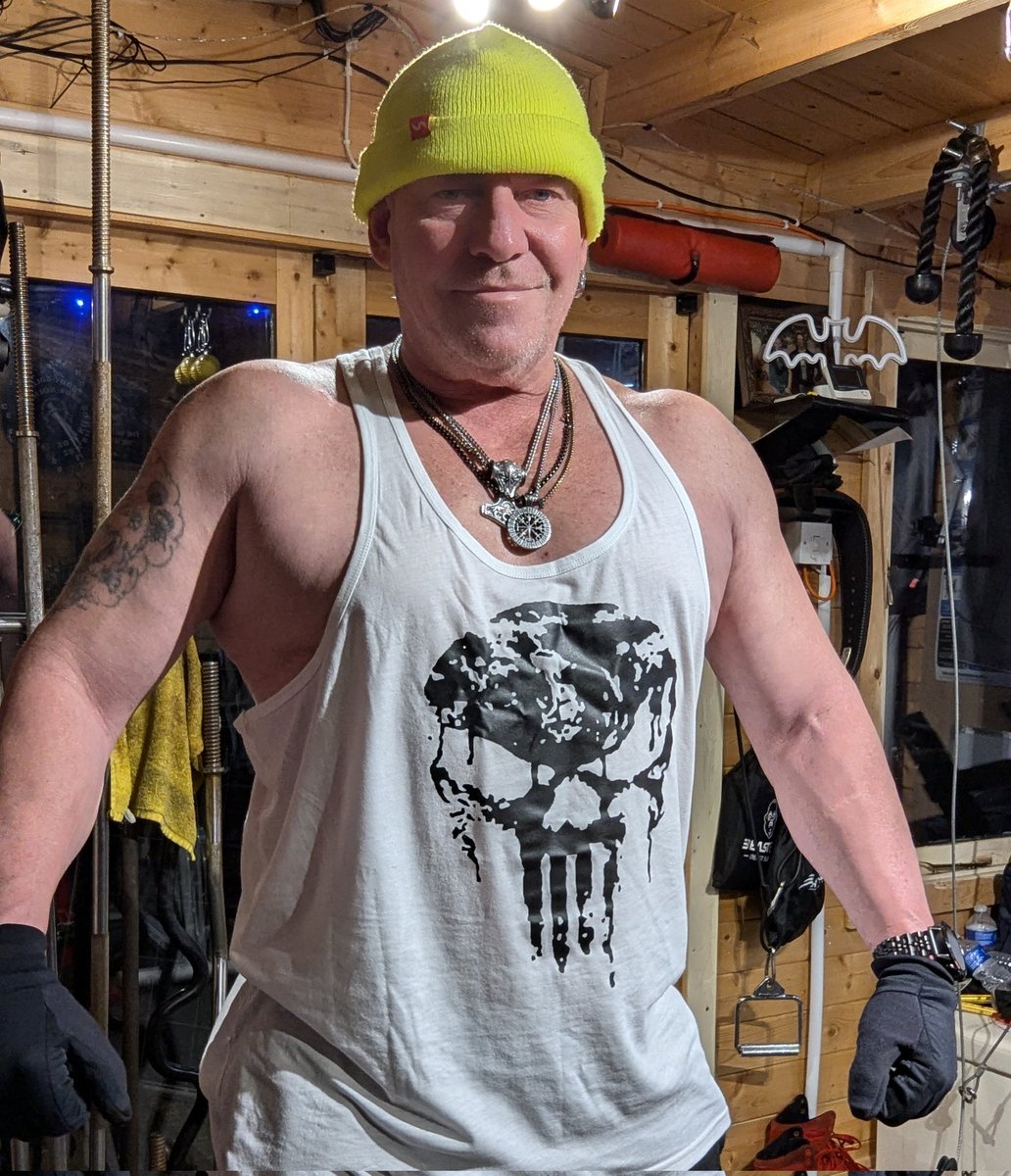 In Punisher mood

#oldschoolbodybuilding #fitat55💪🏾 #bodybuildingmotivation #bodybuildinglifestyle #bodybuildinglove #bodybuilding #vikinglife #vikingwarrior #homegymlife #fitfam #sexybeast👅 #sexylifters #NoPainNoGain