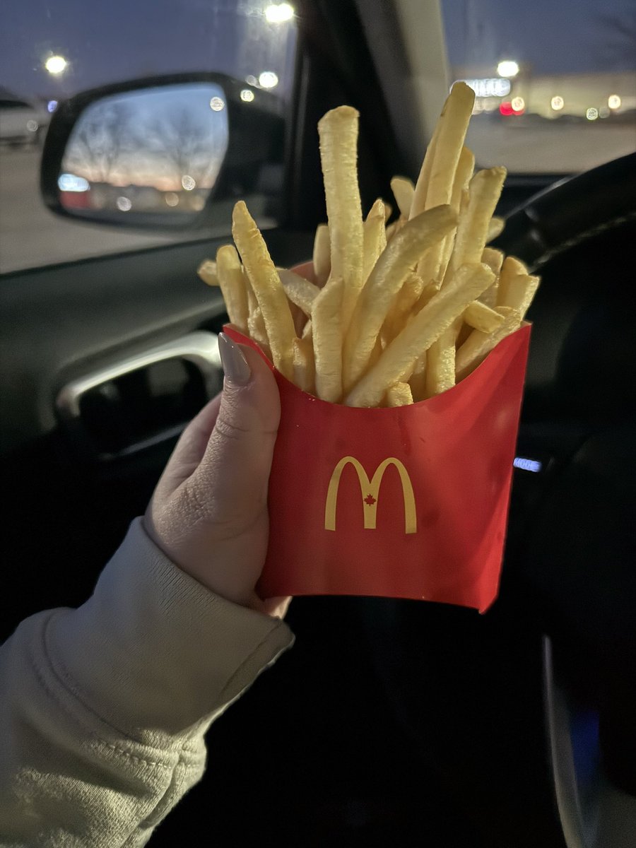 Elizabeth tweet media