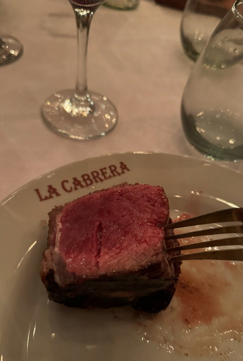 abrilzucchi's tweet image. if you don’t eat steak 5 times a week that looks like this, you’re ngmi