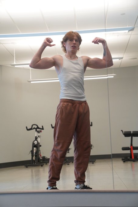 Watch itsevanwade's leaked NSFW photo on TwXstars