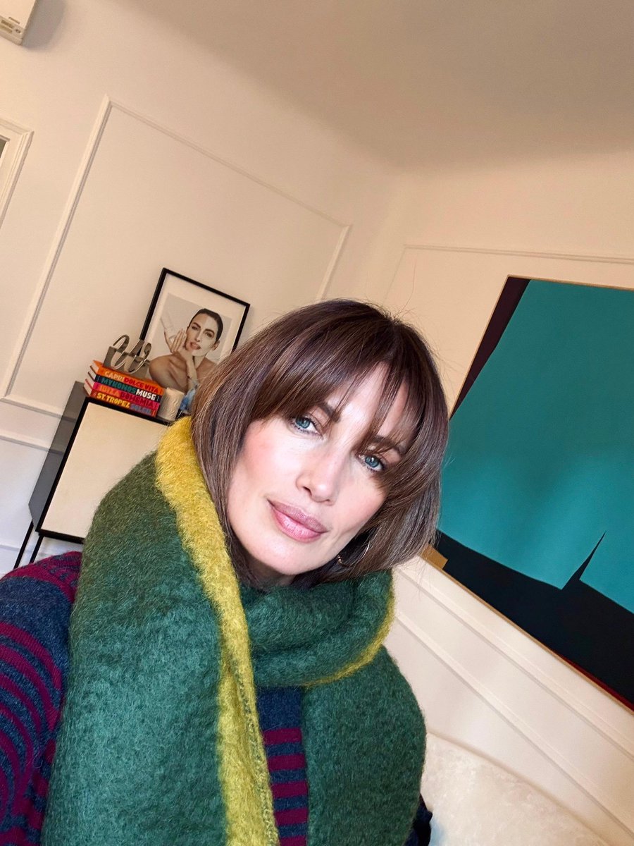 OfficialNievesA's tweet photo. New year, new Nieves ✨ #flequillo #haircut https://t.co/zRerWLj7eg